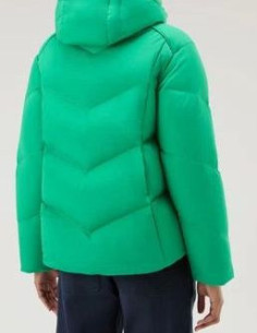 Piumino corto con cappuccio... 2